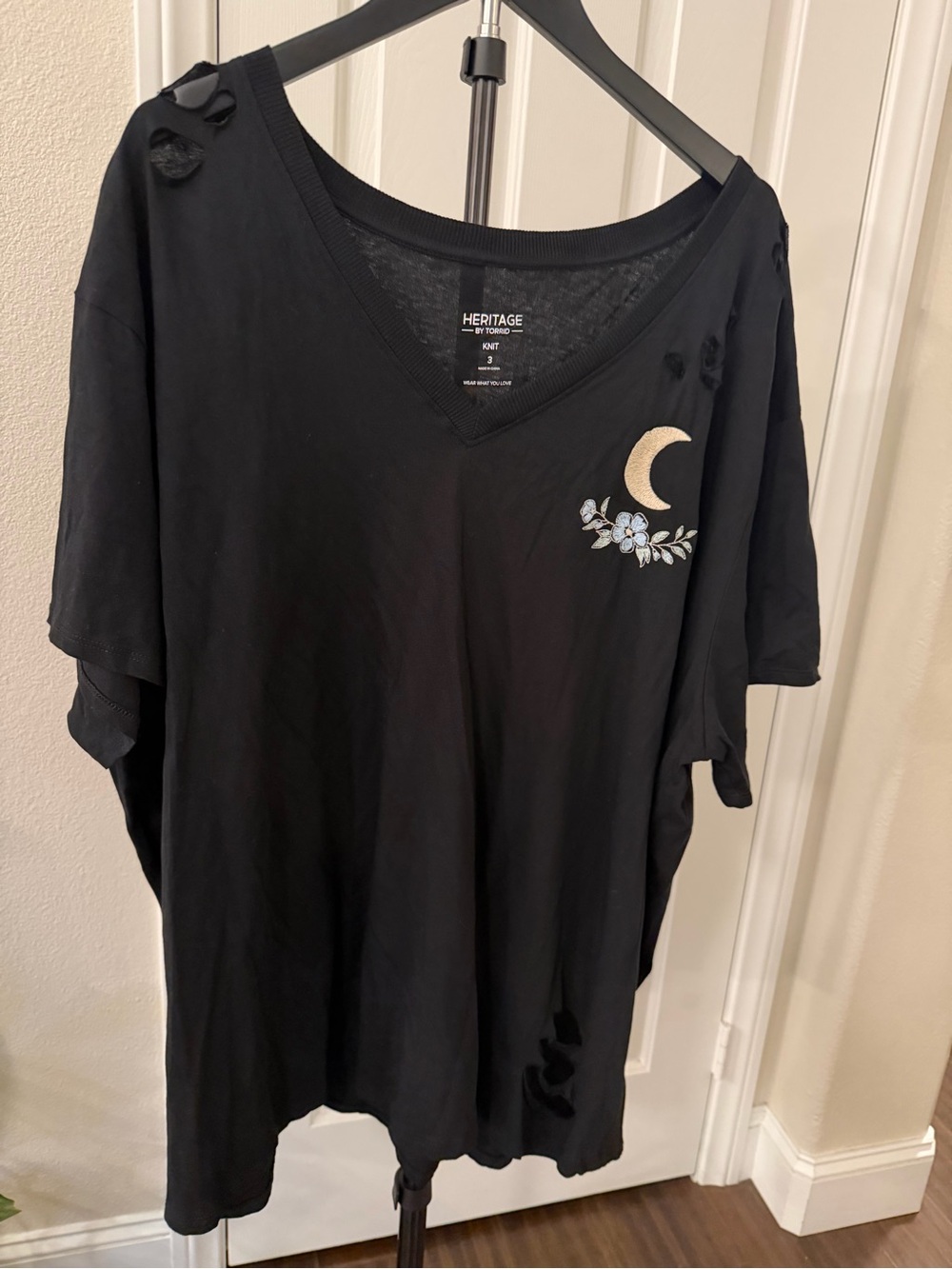 Torrid Heritage "Fortune Teller" Distressed V-Neck Graphic Tee - Size 3 NWOT